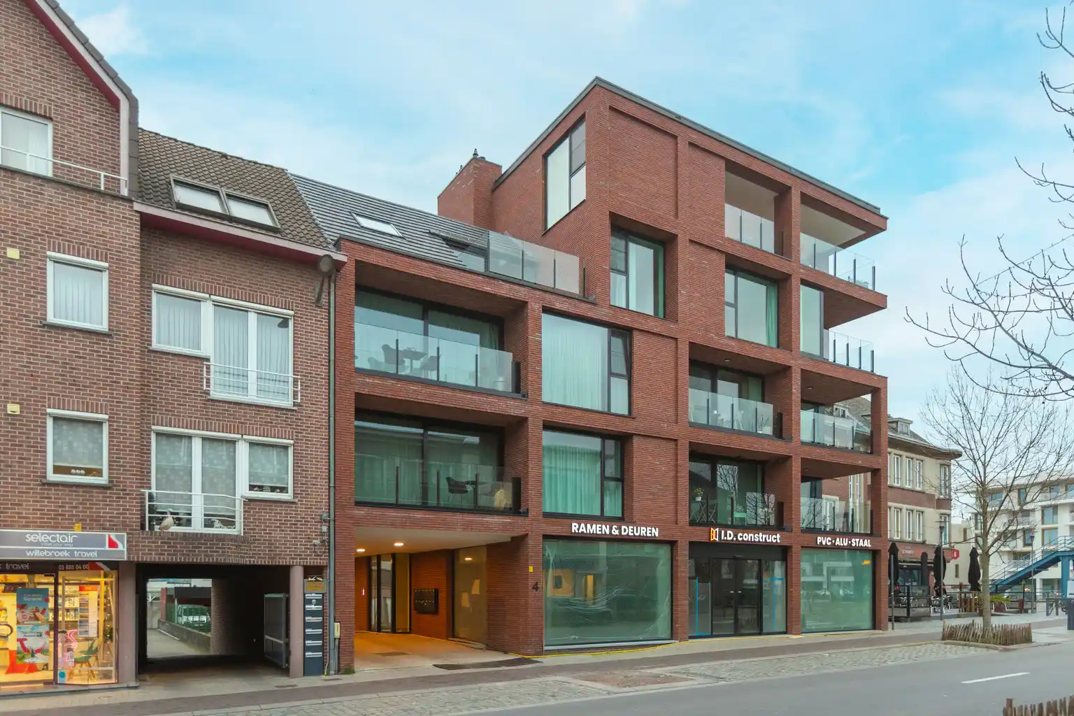 Nieuwbouw appartementsgebouw van Trivaro aan de Dokter Persoonslaan in Willebroek